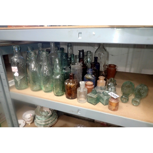 1205 - Large selection of glass bottles to include medicine bottles. Not available for in-house P&P