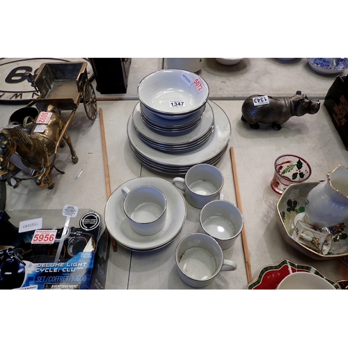 1347 - Royal Worcester classic platinum teaware. Not available for in-house P&P