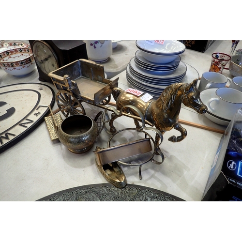 1349 - Brass horse and carriage and further brassware. Not available for in-house P&P