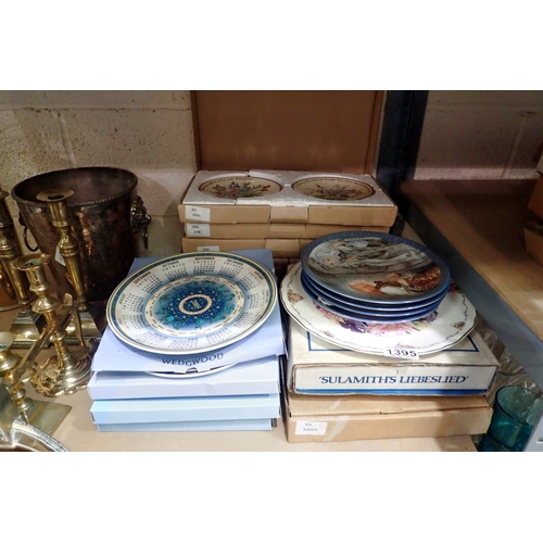 1395 - Large quantity of collector plates to include boxed Bradford exchange examples. Not available for in... 