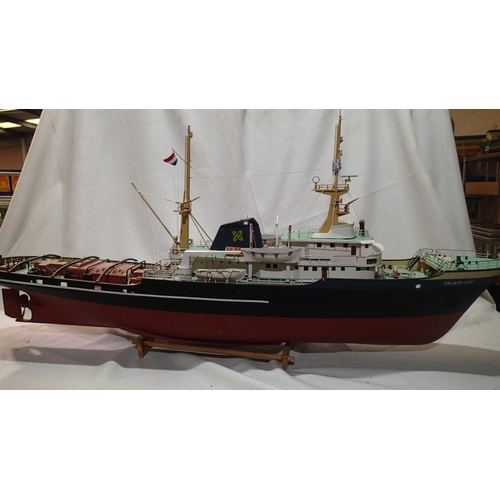 2061 - Kit built tug boat 'Zwarte Zee' 90 cms, fitted radio control, requires transmitter and battery. Not ... 