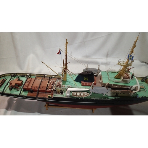 2061 - Kit built tug boat 'Zwarte Zee' 90 cms, fitted radio control, requires transmitter and battery. Not ... 