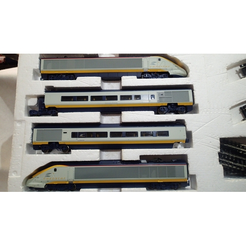 2065 - Hornby R1013 Eurostar train set, missing one pantograph arm, trackmat, paperwork, box with damage. U... 