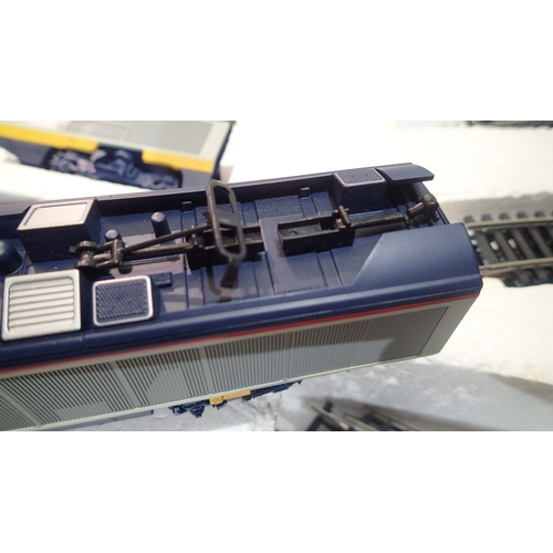 2065 - Hornby R1013 Eurostar train set, missing one pantograph arm, trackmat, paperwork, box with damage. U... 