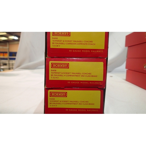 2088 - Hornby R4458 coach pack, Somerset & Dorset Maunsell coaches x3. UK P&P Group 2 (£24+VAT for the firs... 