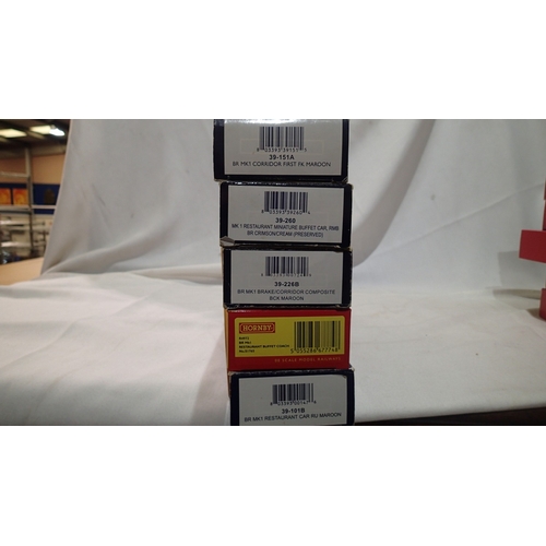 2091 - 5x Bachmann and Hornby BR, MK1 coaches, Red, Green, Chocolate/Cream, excellent condition, boxed. UK ... 