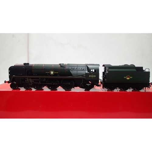 2307 - Hornby R2528, merchant navy, 35019, 'French Line', Green, late crest, excellent condition, boxed. UK... 