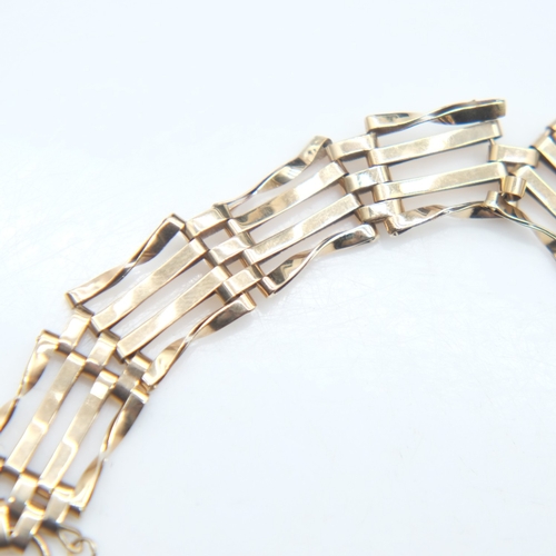 104 - 9ct gold gate link bracelet with padlock clasp, L: 24 cm, 9.0g. UK P&P Group 0 (£7+VAT for the first... 