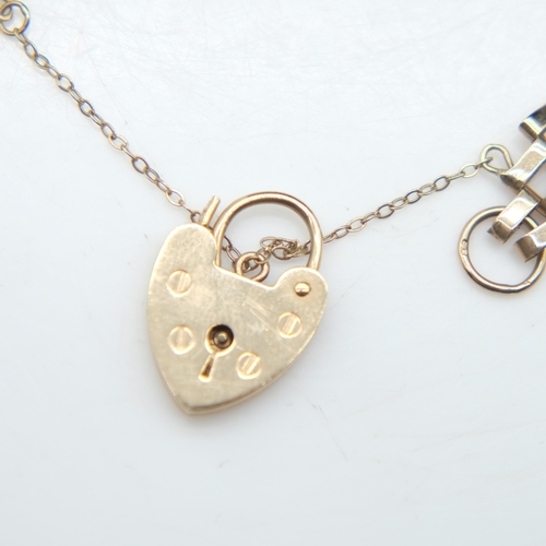 104 - 9ct gold gate link bracelet with padlock clasp, L: 24 cm, 9.0g. UK P&P Group 0 (£7+VAT for the first... 