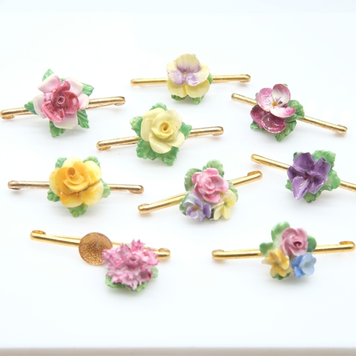 109 - Ten flower pin brooches. UK P&P Group 0 (£7+VAT for the first lot and £1+VAT for subsequent lots)