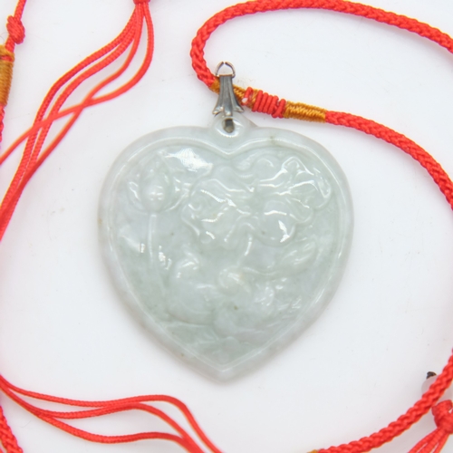 115 - Jade heart shaped pendant, H: 40 mm. UK P&P Group 0 (£7+VAT for the first lot and £1+VAT for subsequ... 