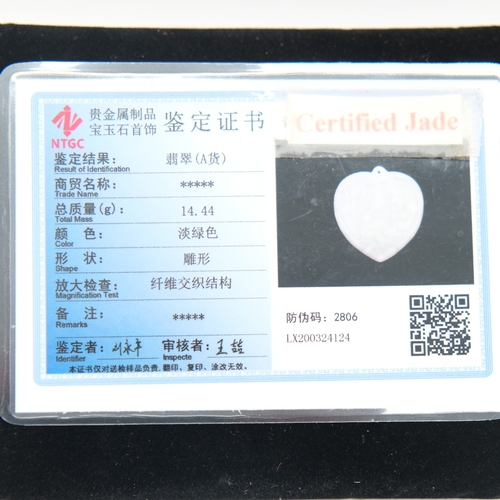 115 - Jade heart shaped pendant, H: 40 mm. UK P&P Group 0 (£7+VAT for the first lot and £1+VAT for subsequ... 