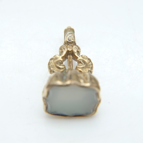 121 - Georgian gold cased and chalcedony agate seal pendant, L: 30 mm, 4.0g. UK P&P Group 0 (£7+VAT for th... 