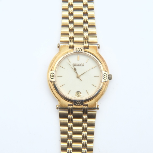 128 - Gucci gold plated gent's wristwatch with date aperture. UK P&P Group 1 (£18+VAT for the first lot an... 