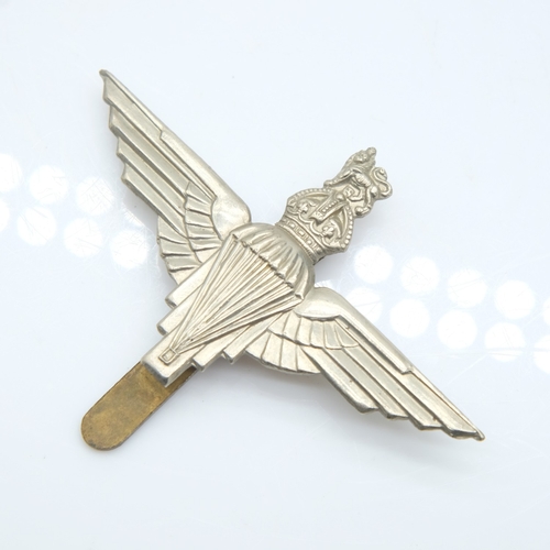 153 - British Airborne/Parachute Regiment cap badge. UK P&P Group 0 (£7+VAT for the first lot and £1+VAT f... 