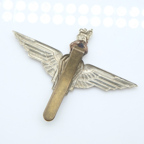 153 - British Airborne/Parachute Regiment cap badge. UK P&P Group 0 (£7+VAT for the first lot and £1+VAT f... 