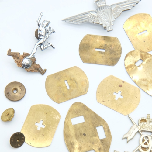 159 - Cap badge accoutrements including slides and pins, with some cloth insignia. UK P&P Group 1 (£18+VAT... 