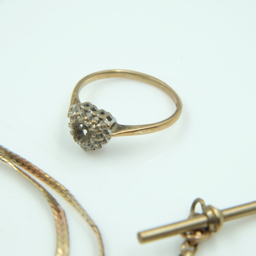 109A - Mixed 9ct gold, pair of earrings, a ring and broken jewellery, 10.6g combined. UK P&P Group 0 (£7+VA... 