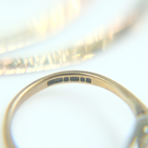 109A - Mixed 9ct gold, pair of earrings, a ring and broken jewellery, 10.6g combined. UK P&P Group 0 (£7+VA... 