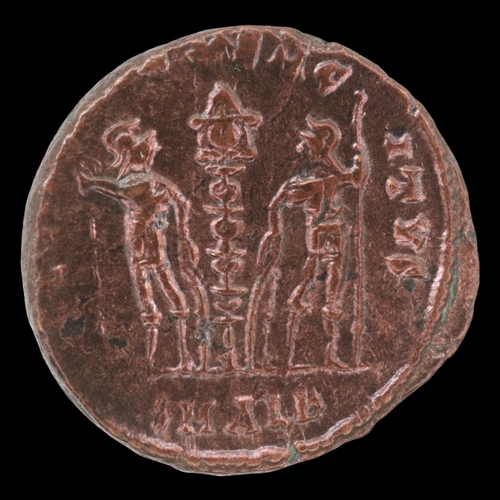 2129 - 330AD Roman AE4 with standing Centurions. Grade nEF. UK P&P Group 0 (£7+VAT for the first lot and £1... 