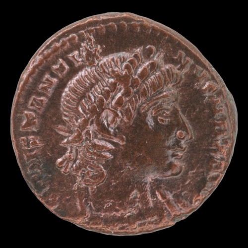 2129 - 330AD Roman AE4 with standing Centurions. Grade nEF. UK P&P Group 0 (£7+VAT for the first lot and £1... 
