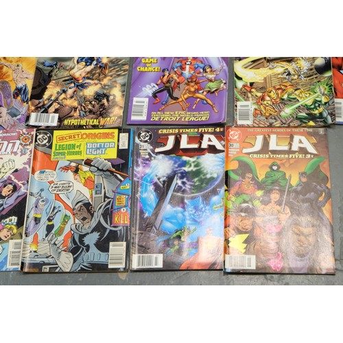1400 - Nineteen Marvel New Warriors comics, six Secret Warriors comics, thirty-eight DC Batman comics and o... 