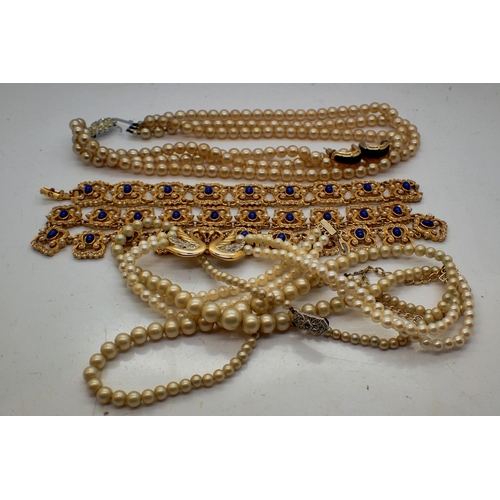 1059 - Mixed costume jewellery including pearls. Not available for in-house P&P
