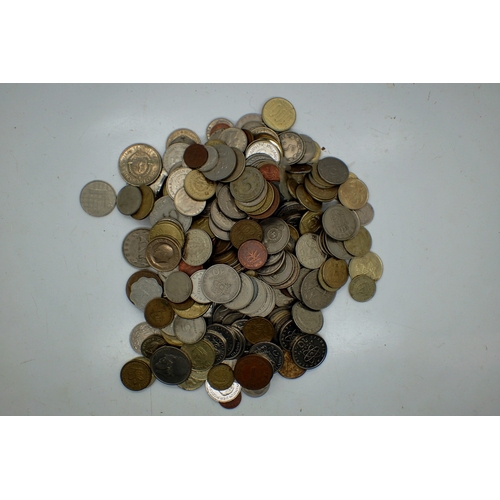 1062 - 1.4kg of mixed world coins. Not available for in-house P&P