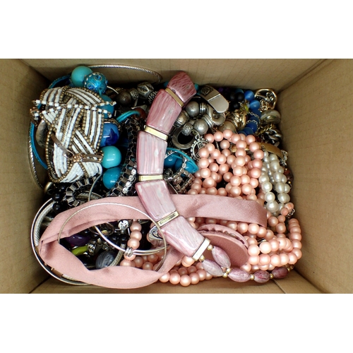 1065 - Box of mixed costume jewellery. Not available for in-house P&P