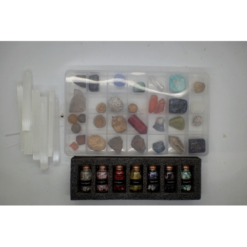1071 - Quantity of polished mineral stones, fossils and seven bottles of loose gemstones .UK P&P Group 1 (£... 