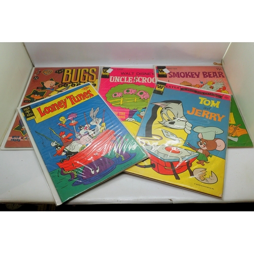 1076 - Five vintage comics, including Looney Tunes series published by Gold key and Walt Disney Whitman Unc... 