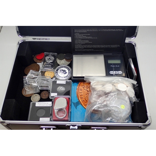 1079 - Coin case with numismatic reference materials and supplies, loose coins and some commemoratives. UK ... 