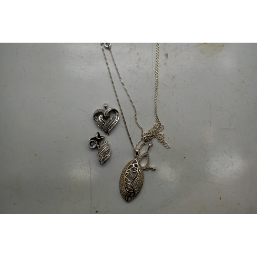 1083 - Small quantity of 925 stamped silver jewellery .  UK P&P Group 1 (£18+VAT for the first lot and £2+V... 