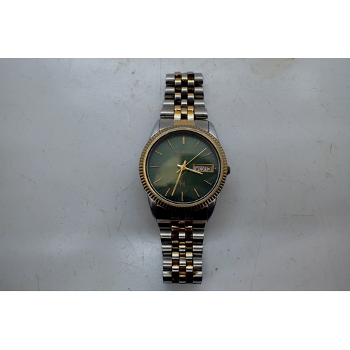 1097 - Helbros gents day date wristwatch.  UK P&P Group 1 (£18+VAT for the first lot and £2+VAT for subsequ... 
