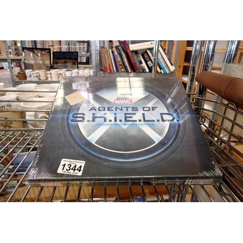 1344 - Marvel Agents of S.H.I.E.L.D Season One Declassified book factory sealed. UK P&P Group 2 (£24+VAT fo... 