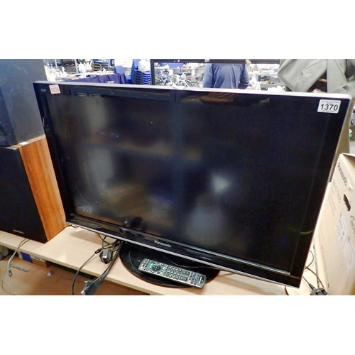 1370 - Panasonic TV with remote model TX-L37G10B, screen 82 x 46 cm. All electrical items in this lot have ... 