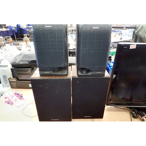 1371 - A pair of Panasonic speakers and a pair of Sony speakers. Not available for in-house P&P.