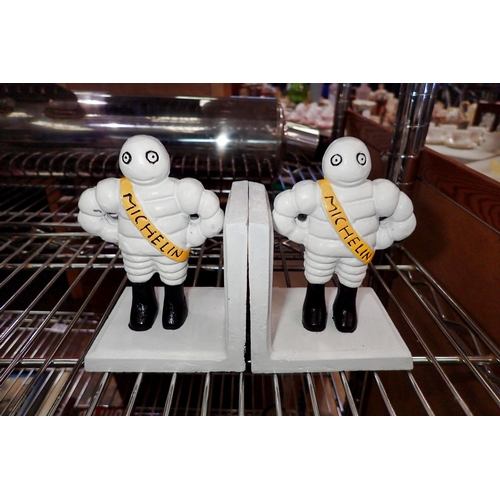 1385 - Cast iron Michelin book ends, H: 15cm. UK P&P Group 1 (£18+VAT for the first lot and £2+VAT for subs... 