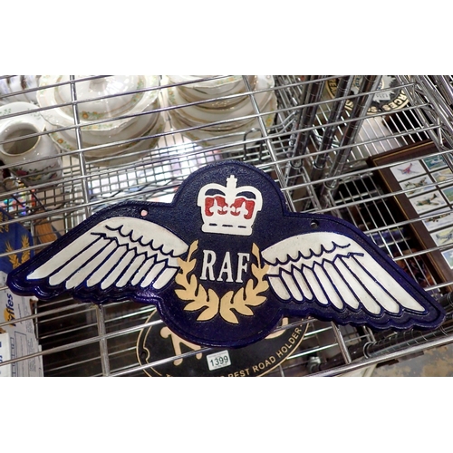 1397 - Cast iron Royal Air Force wall plaque, D: 25 cm.  UK P&P Group 1 (£18+VAT for the first lot and £2+V... 