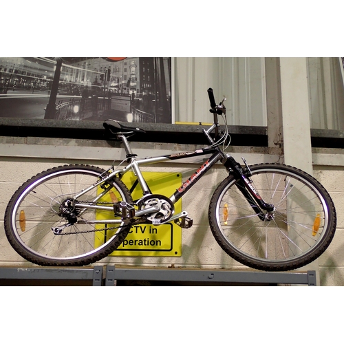 1002 - Giant boulder shock sports series mountain bike, 22 inch frame, 23 inch wheel. Not available for in-... 
