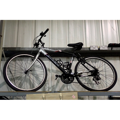 1005 - Trek 3500 mountain bike, 18 inch frame, 24 inch wheel. Not available for in-house P&P