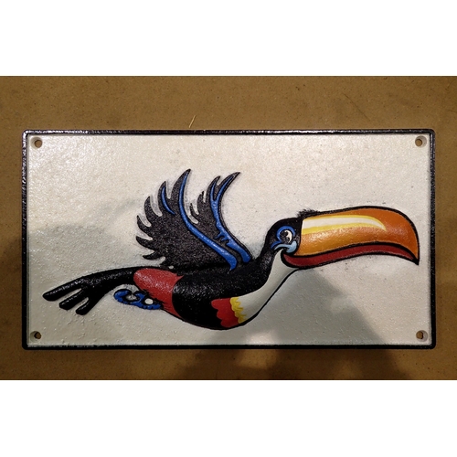 1018 - Cast iron Guinness toucan wall sign, W: 30 cm. UK P&P Group 1 (£18+VAT for the first lot and £2+VAT ... 