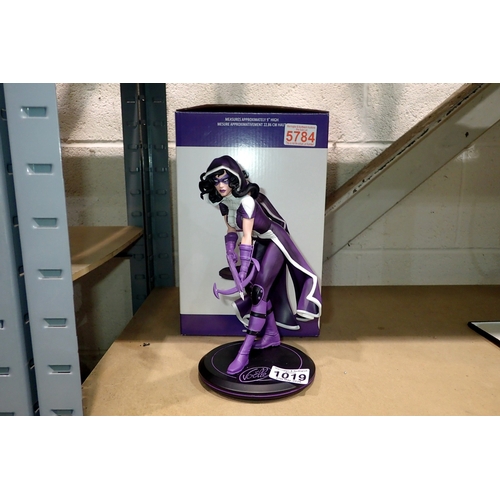 1019 - DC Cover Girls Huntress statue by Joelle Jones, limited edition 74/5000, H: 23 cm, boxed. UK P&P Gro... 