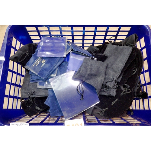 1022 - Approximately fifty jewellery bags and fifty coin cases. Not available for in-house P&P