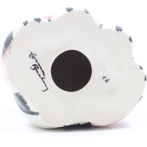 125 - Lorna Bailey cat Mack, H: 13 cm.  UK P&P Group 1 (£18+VAT for the first lot and £2+VAT for subsequen... 