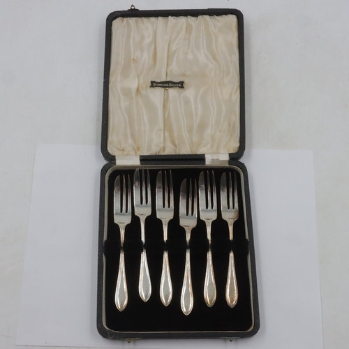 61 - Six hallmarked silver cake forks, in fitted case, 119g forks combined. UK P&P Group 2 (£24+VAT for t... 