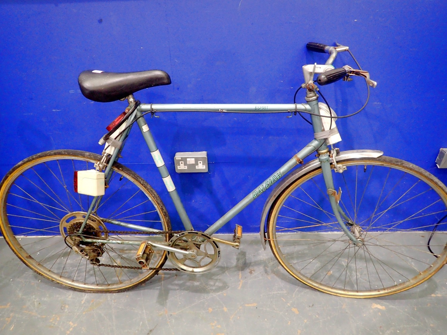 Raleigh Esprit 5 speed 23 inch frame 27 inch wheel road bike. Not ...