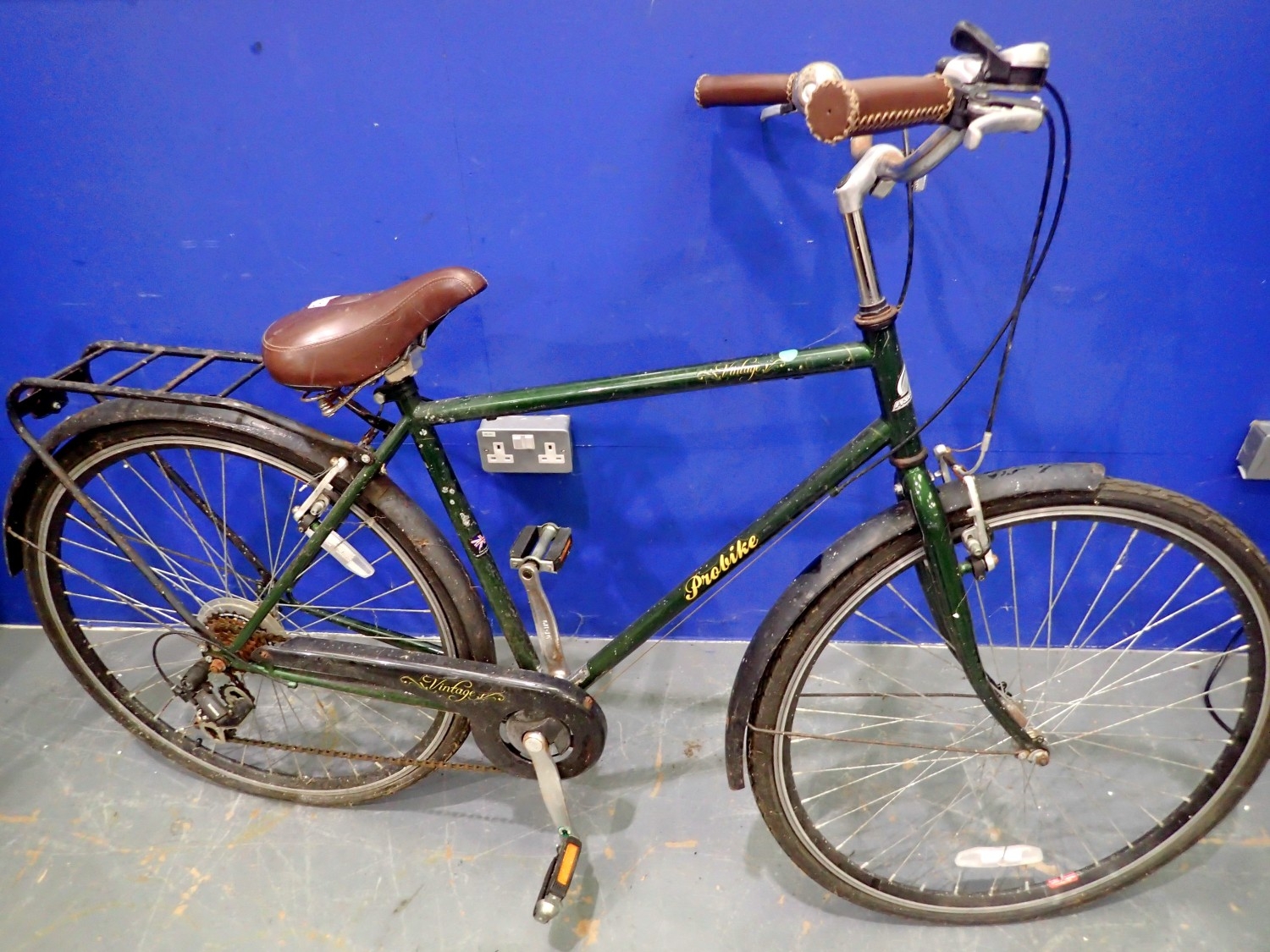 Raleigh vintage six speed 20 inch frame 27 inch wheel gents road bike ...