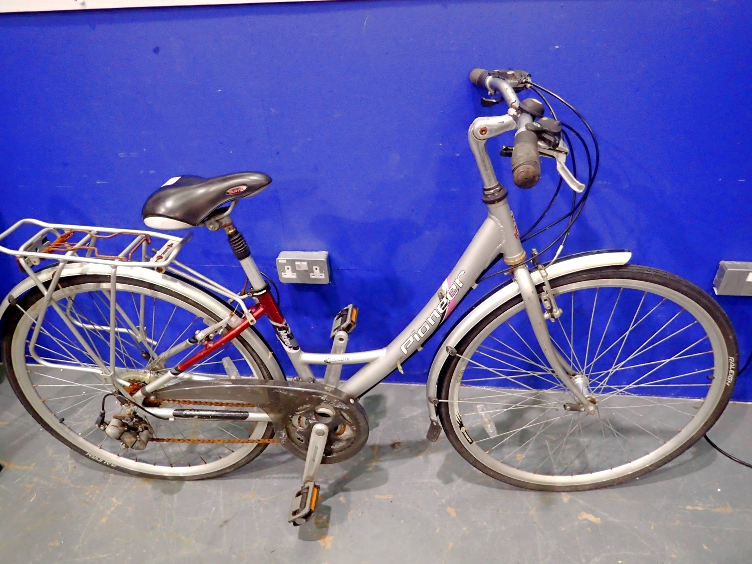 Raleigh Pioneer 18 speed 15 inch frame 26 inch wheel ladies road bike ...
