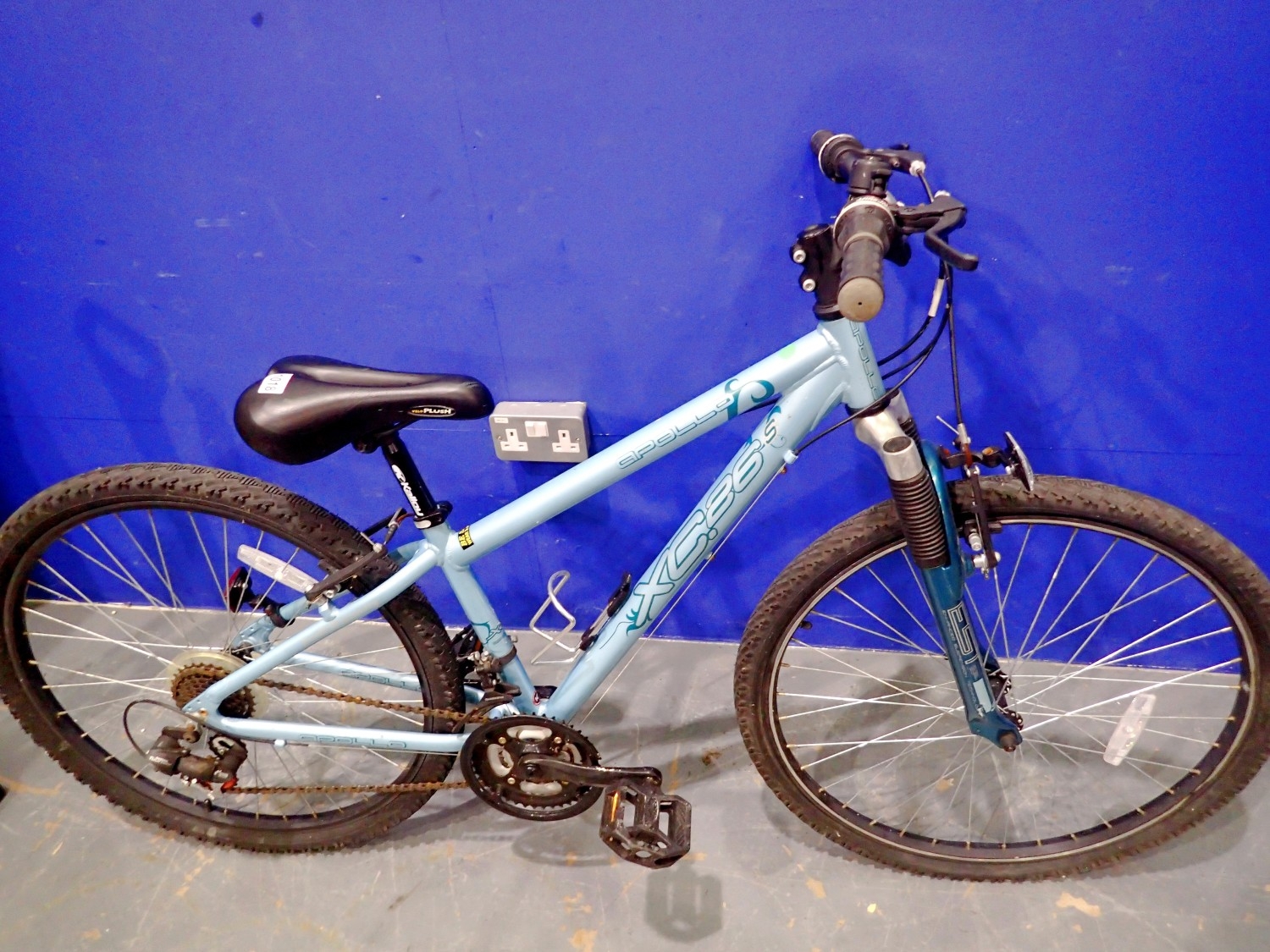 Apollo XS26 21 speed 14 inch frame 22 inch wheel childrens mountain ...